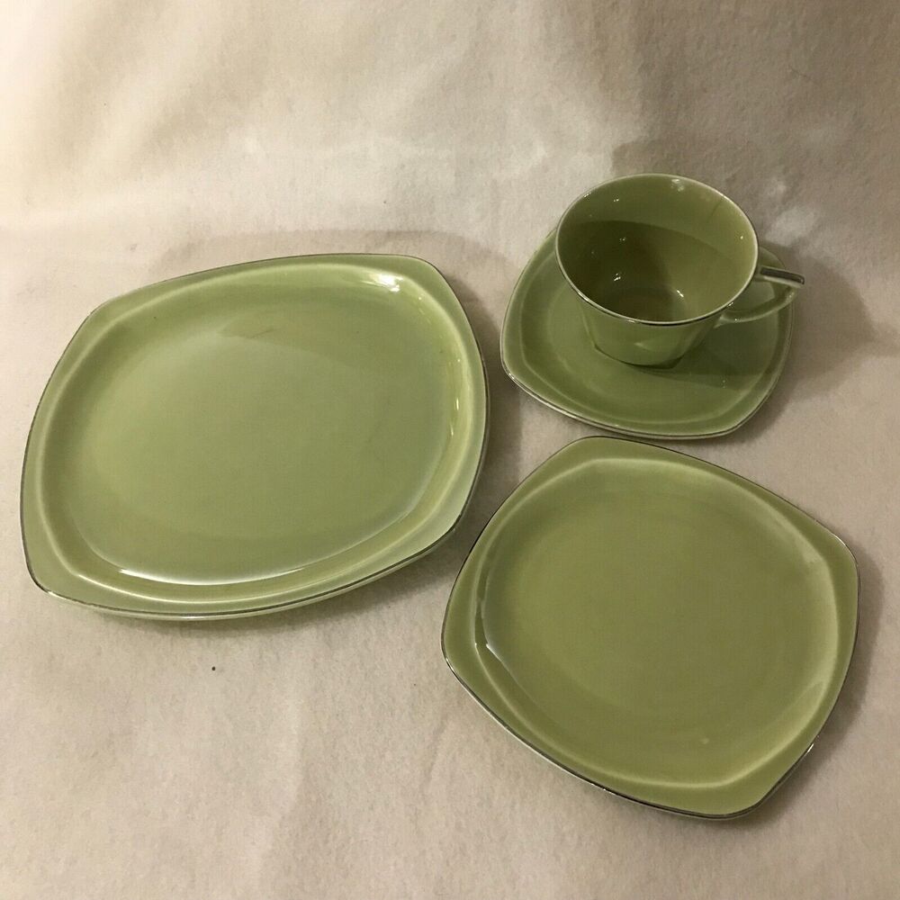 Paden City Minion Chartreuse 4 Piece Place Setting